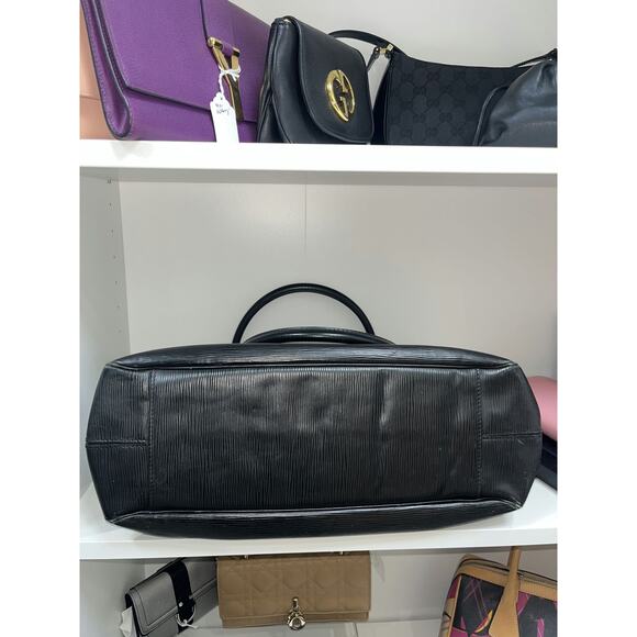 Louis Vuitton Lockit Horizontal Epi Leather Bag in Noir - Picture 4 of 5